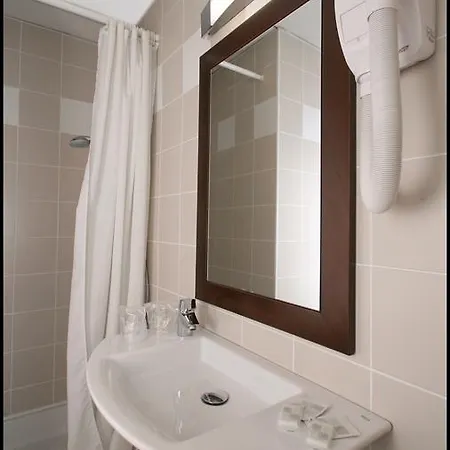 Hotel Grand De La Basilique 3*