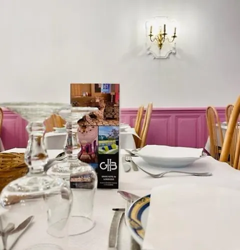 Grand De La Basilique Szálloda