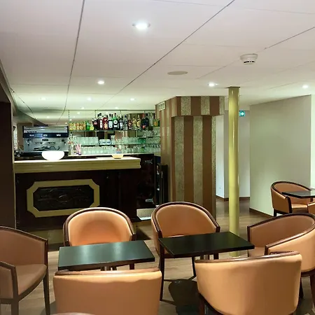 Grand De La Basilique Hotell