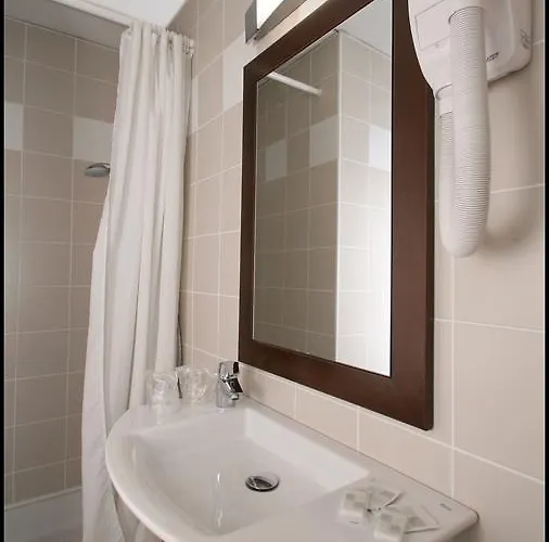 Hotel Grand De La Basilique 3*