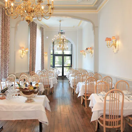 Grand De La Basilique מלון 3*