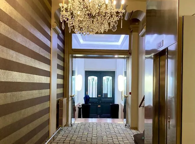 Grand De La Basilique מלון 3*