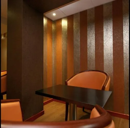 Grand De La Basilique לורדה