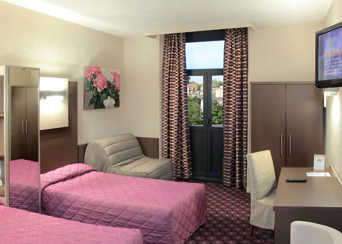 Grand De La Basilique לורדה