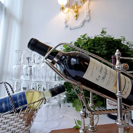 Grand De La Basilique Szálloda